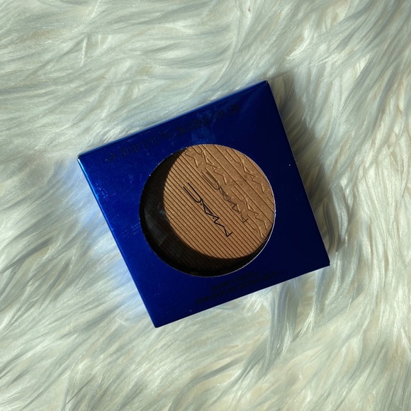 MAC Shaft of Gold Highlighter from Magic of the Night LE Collection - Picture 7 of 9